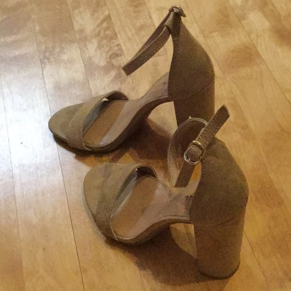 Tall Merona ankle strap shoes size 7 - Picture 4 of 6